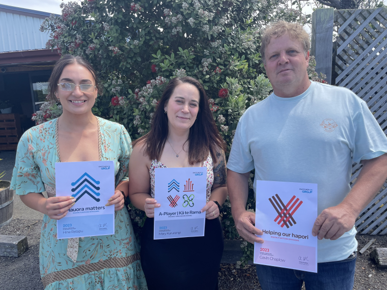 Hine Ratapu, Mary Kururangi and Gavin Chaplow holding their certificates